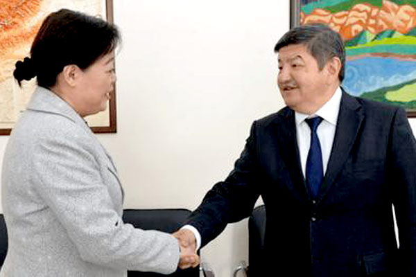 Кыргызстан и Китай обсудили покупку 1500 китайских автобусов для Бишкека