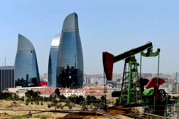 Кыргызстан и Азербайджан обсудили перспективы поставок нефти в КР